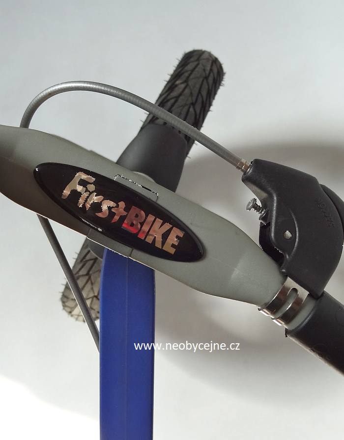 dětské odrážedlo First bike - řídítka se neprotáčí - neobycejne.cz