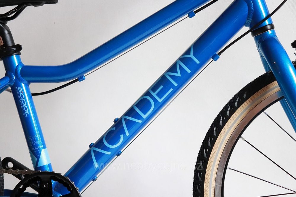 ultralehké dětské kolo Academy 20 grade 4 - Neobycejne.cz