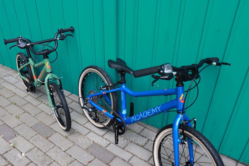 lehké dětské kolo Academy - Neobycejne.cz