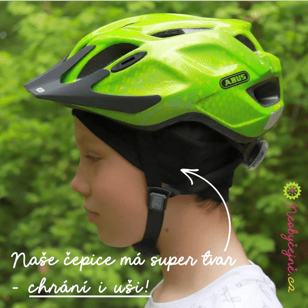 Čepice pod helmu - neprofoukne a chrání uši - Neobyčejně.cz
