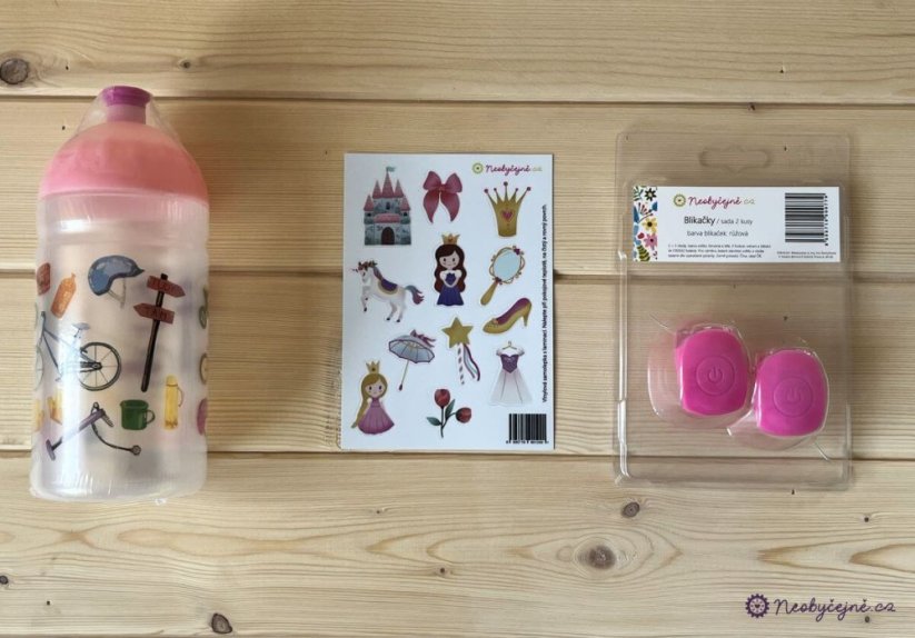 VÝHODNÝ SET / 3x samolepky / na kolo, odrážedlo, helmu / květiny, princezny, kočky