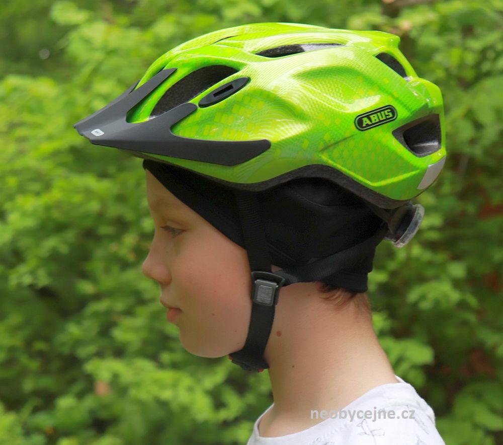 dětská čepice pod helmu. cyklistická čepice.