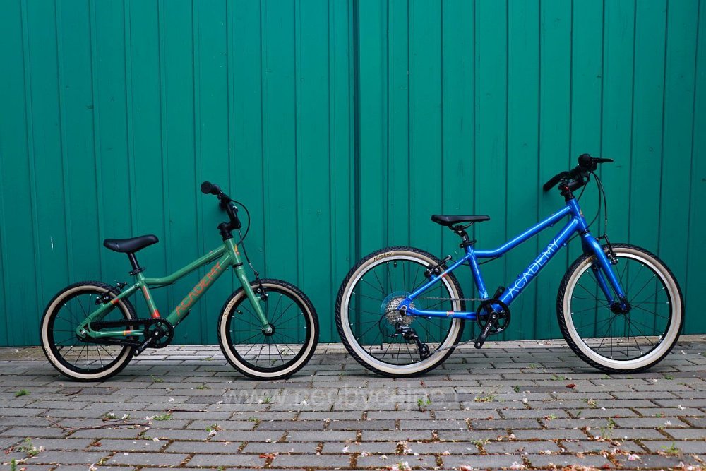 lehké dětské kolo Academy - neobycejne.cz